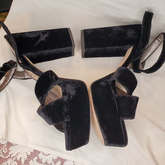 Sam EdelmanMara Suede black Platform Sandal - Picture 8 of 12